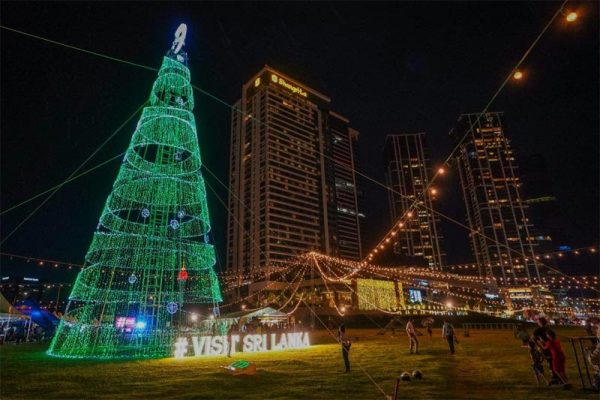 Colombo Lights Up For Christmas !