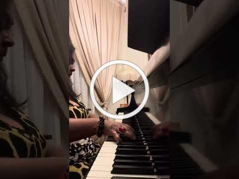 “QUE SERA, SERA” - Doris Day Piano Cover by Thaminie Perera

(Please click on arrow