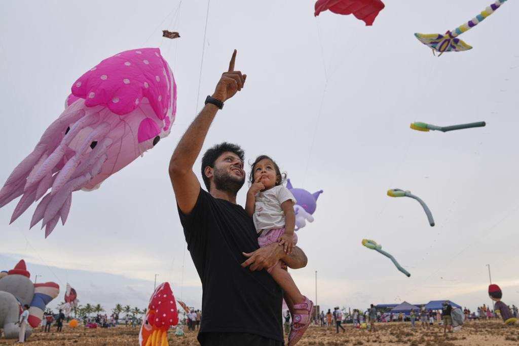 Skies of Colombo burst with colour at International Kite Festival More than 55 international kite flyers from 25 countries joined local enthusiasts