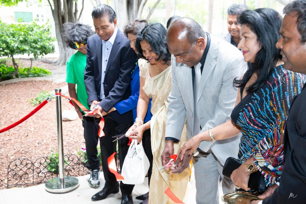 Dr Lakshman and Thusitha Makandura, Consul General Achini Perera, Dr Sarath and Vajira Gunapala cut the ribbon opening the exhibition.